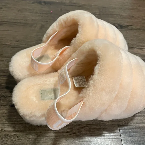 UGG Women’s Fluff Yeah Slides | Size: 8 | Color: Peach - Picture 4 of 5